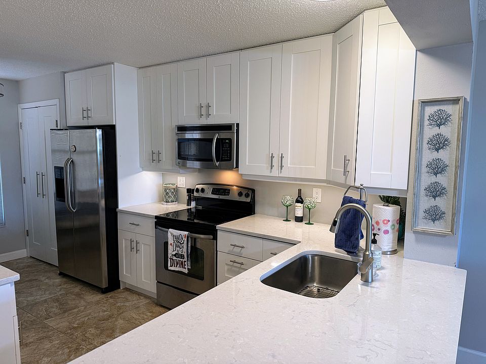 Kitchen with Quartz countertops