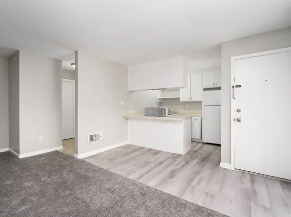 Available Mid March-Beautiful 1Bedroom/1Bath with Extra Large Private Balcony!, 1528 Montecito Rd APT 8, Ramona, CA 92065