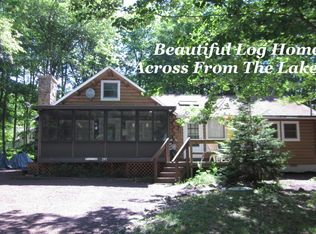 297 N Arrow Dr, Pocono Lake, PA 18347