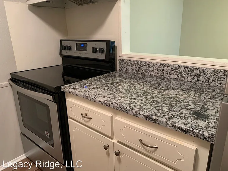 2504 Hilltop Dr — Photo 1