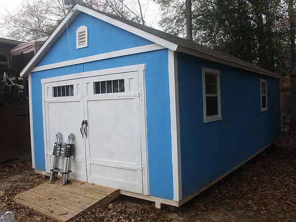 4th image of 304 Laurie Ln