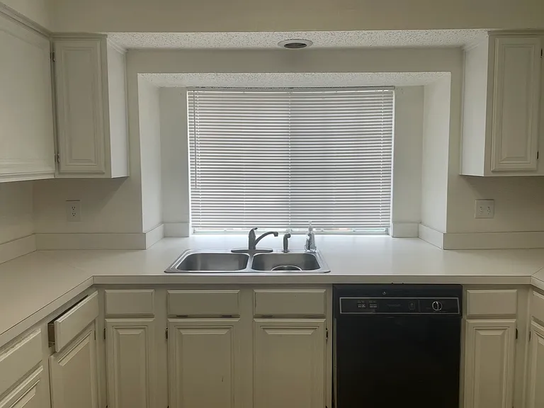 1426 Mapleview Dr — Photo 11