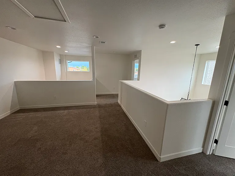 943 S Sweetwater Dr — Photo 15