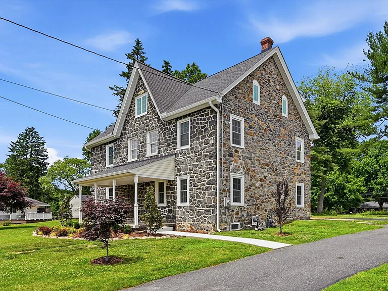 1512 Naamans Creek Rd — Photo 2