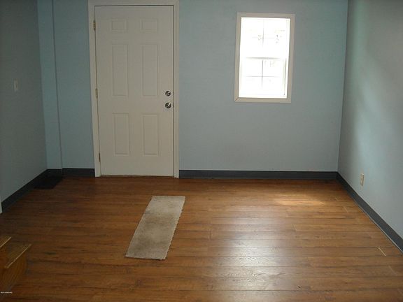 5th image of 68 Maple Grove Ave