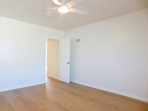 4th image of 12920 Admiral Ave