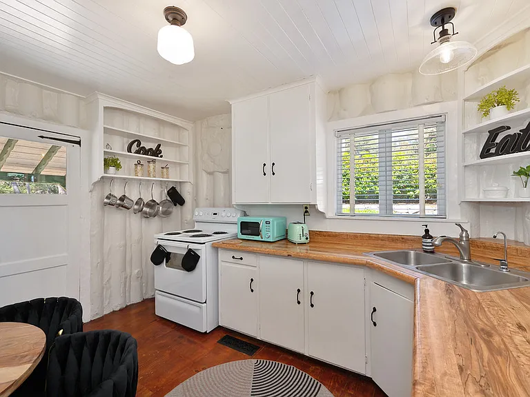 775 Lester Ln — Photo 14