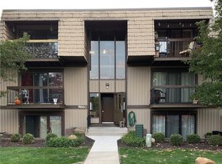 9660 Cove Dr UNIT F22, North Royalton, OH
