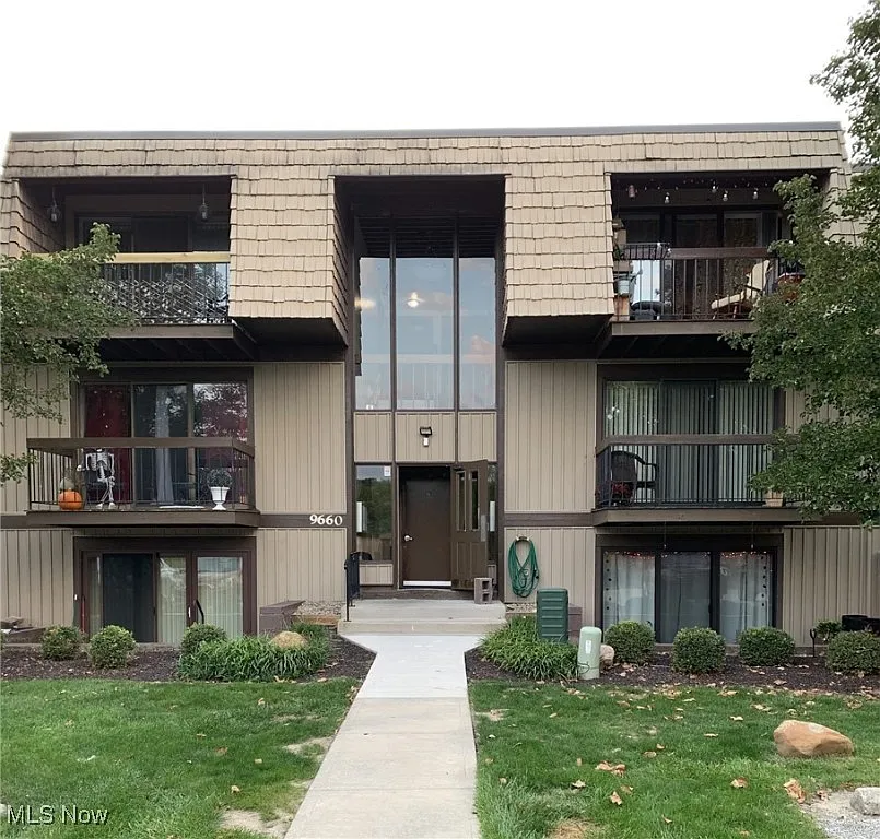 9660 Cove Dr Unit F22 photo 1