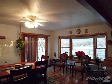 Bay window in eating area with beautiful view of back yard and mountain, slider to nice patio