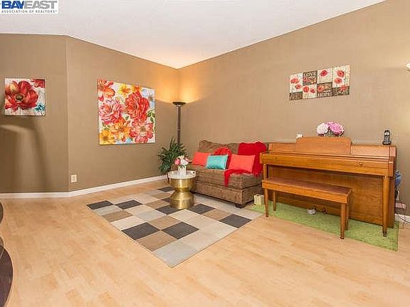 5th image of 2900 Flint St #123
