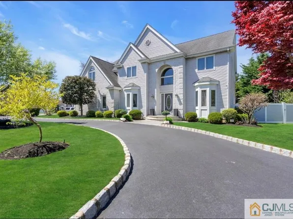 137 Daybreak Ct, Brick, NJ 08724