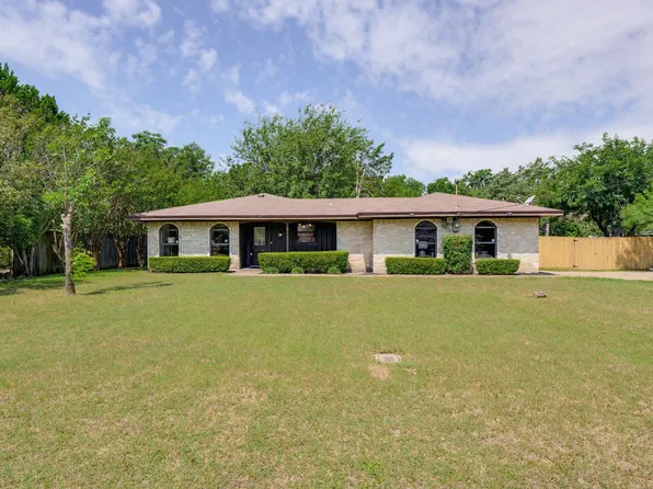 215 N Casa Grande Cir, Duncanville, TX 75116