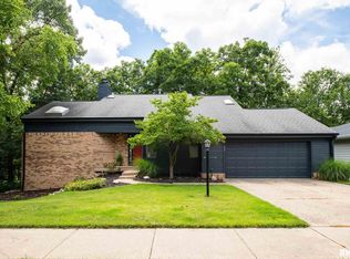 6303 N Suffolk Dr, Peoria, IL 61615
