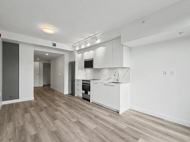 2511 Carolina St — Photo 44