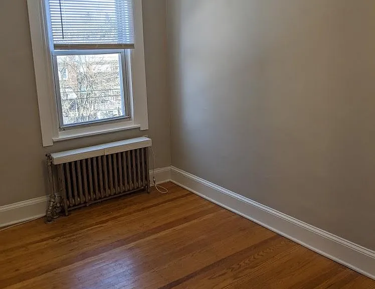 4304 Falls Rd — Photo 6