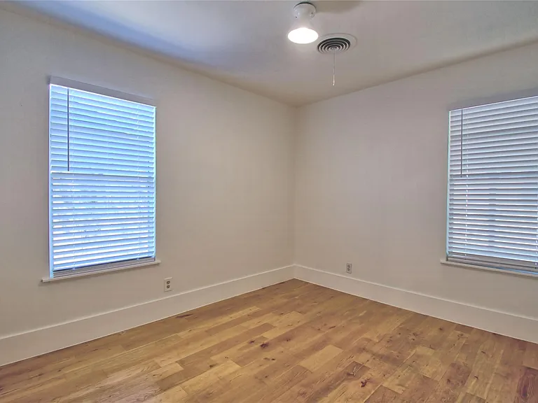 2604 Sherwood Ln — Photo 12