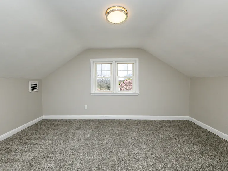 1050 S Keim St — Photo 31