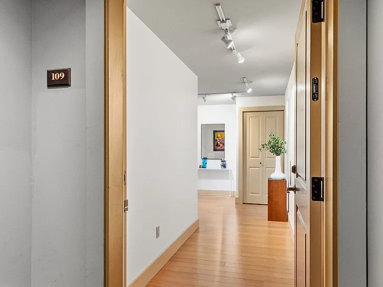 745 Bellevue Ave E #109 — Photo 2