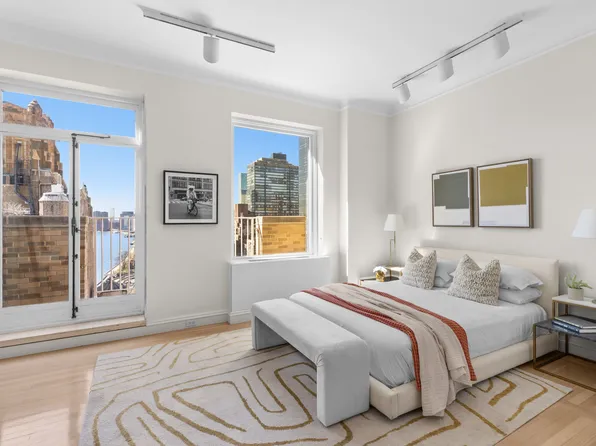 435 East 52nd Street image 13 of 17