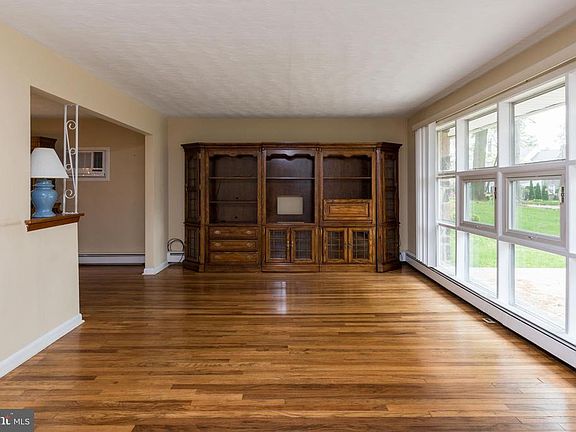 4th image of 1225 Morgan Ave