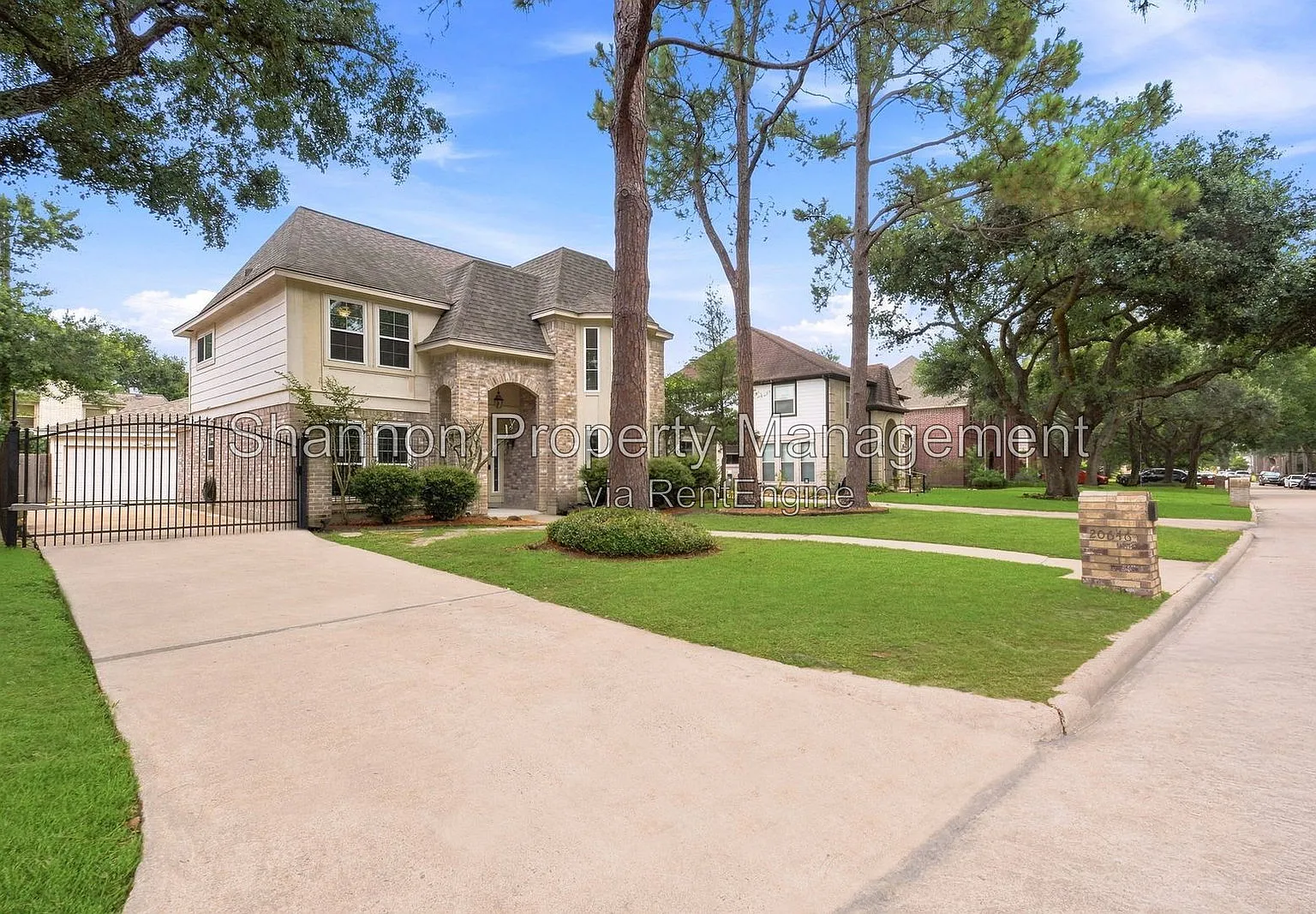 4 bed, 2.5 bath, 2841 sqft, $3,000 — Photo 1
