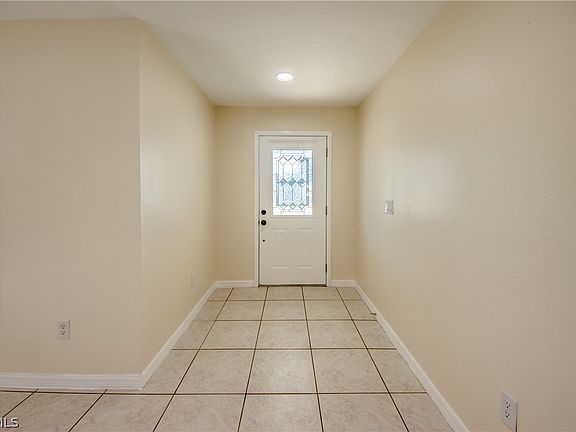 4th image of 110 SE 13th Pl