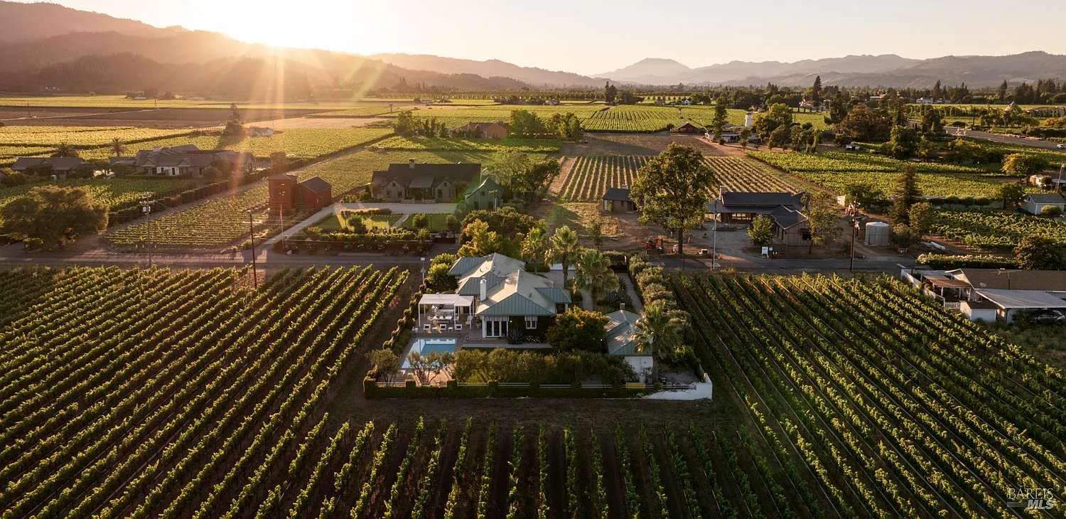 1237 Bella Oaks Lane - 4bd/5ba, 3,100 sqft - in Napa, CA