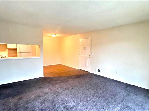 3rd image of 127 Sussex Pl #127