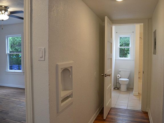 4th image of 213 Natalen Ave #3