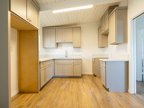 3rd image of 12629-12635 Truro Ave Unit 12635-D