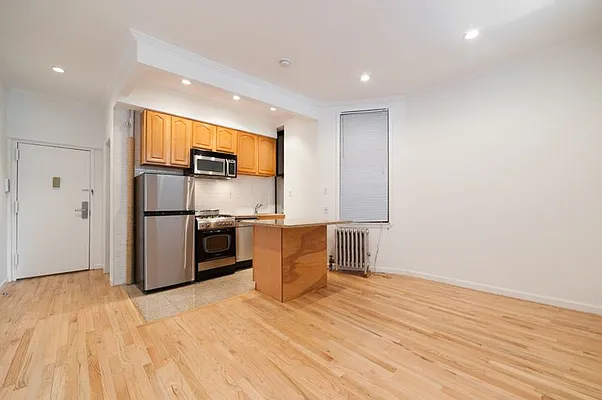 Rented by Veracity NYC LLC | media 16