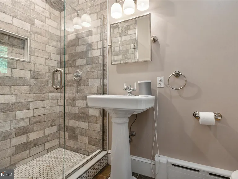 626 Lakeside Ave — Photo 12