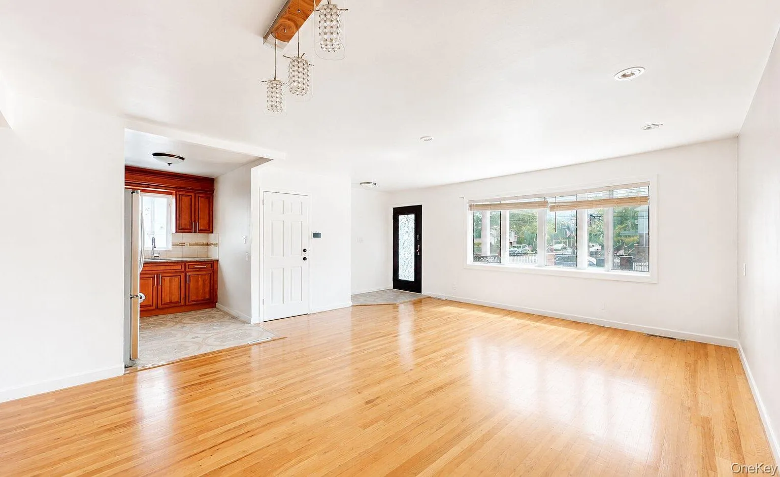 3 bed, 1.5 bath, 2880 sqft, $3,600 — Photo 3