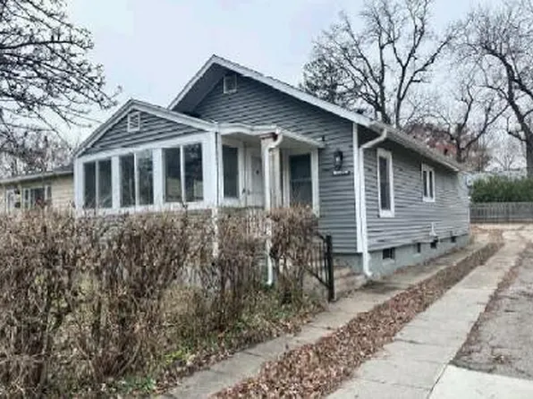 1326 De Wolf St, Des Moines, IA 50316