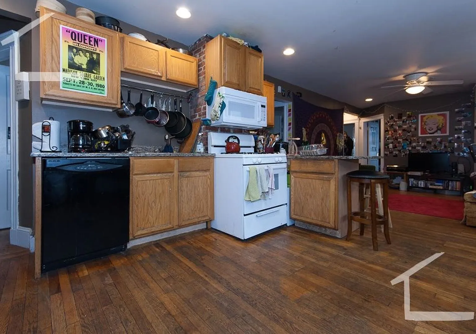 Huge 4 bed duplex near the Green Line and BU! — Photo 1
