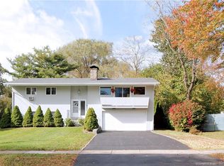 28 Mayfair Rd, Fairfield, CT 06824