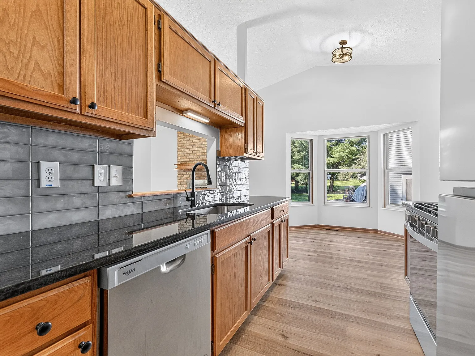 3 bed, 1408 sqft, $2,395 — Photo 3