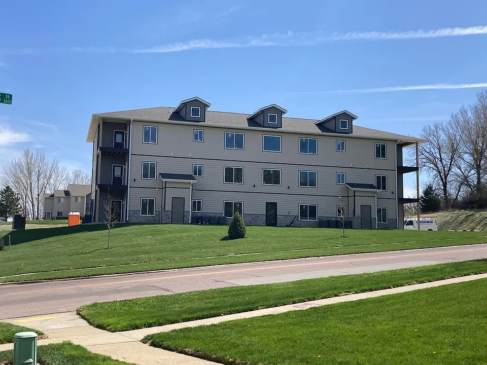 2606 Apache Court Suites 101 4 #201-301
