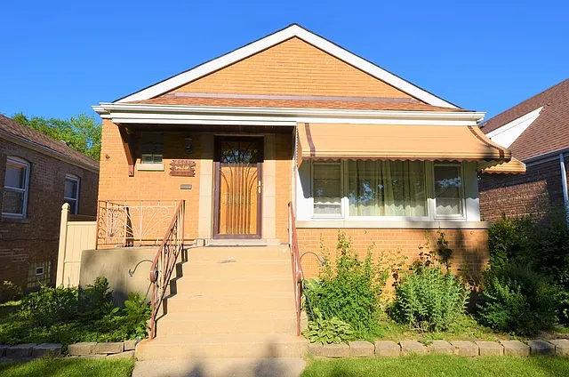 8205 S Homan Ave photo 1