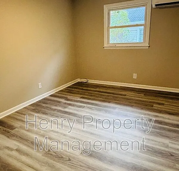 1120 Drew St — Photo 6