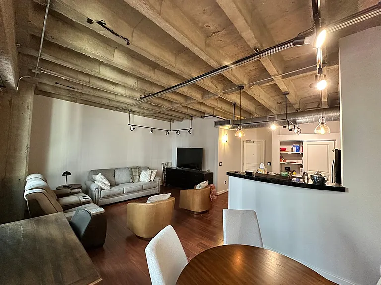114 W Adams St #402 — Photo 10