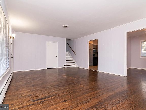 2nd image of 225 Sunnyside Rd