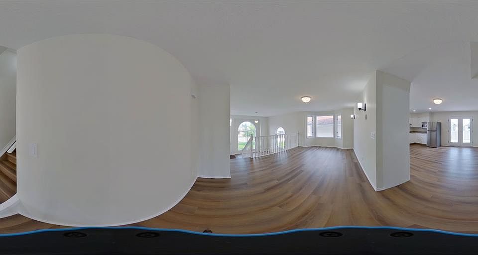 1st image of 1028 S James Cres NW