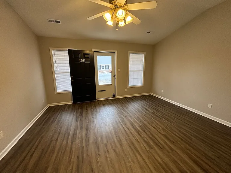 271 Sheridan Forest Rd — Photo 2