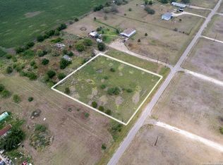 297 Lonesome Oak Dr, Beeville, TX 78102