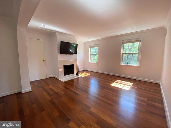 3rd image of 527 Bashford Ln APT 3