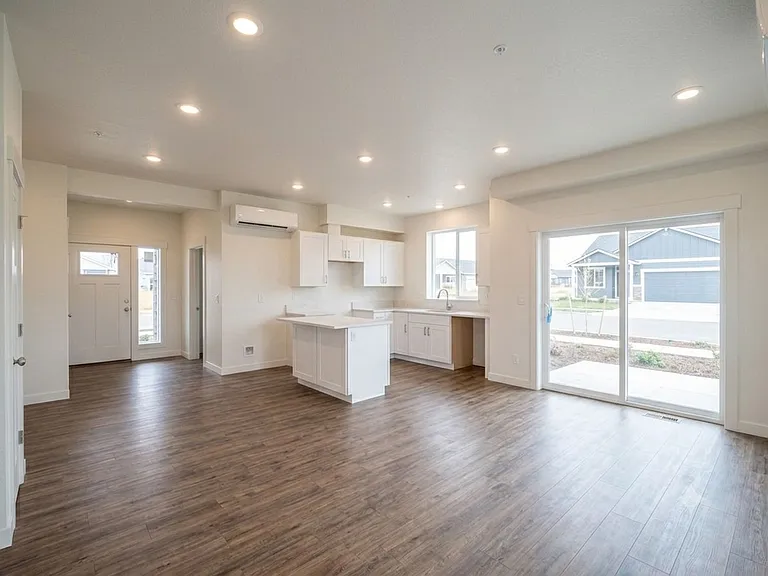 2221 Dejong Dr — Photo 4