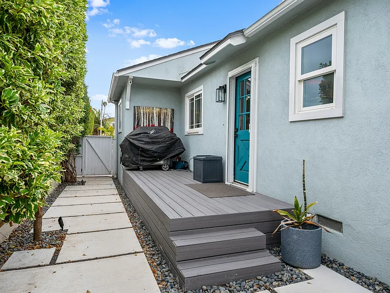 231 Avenue D — Photo 33