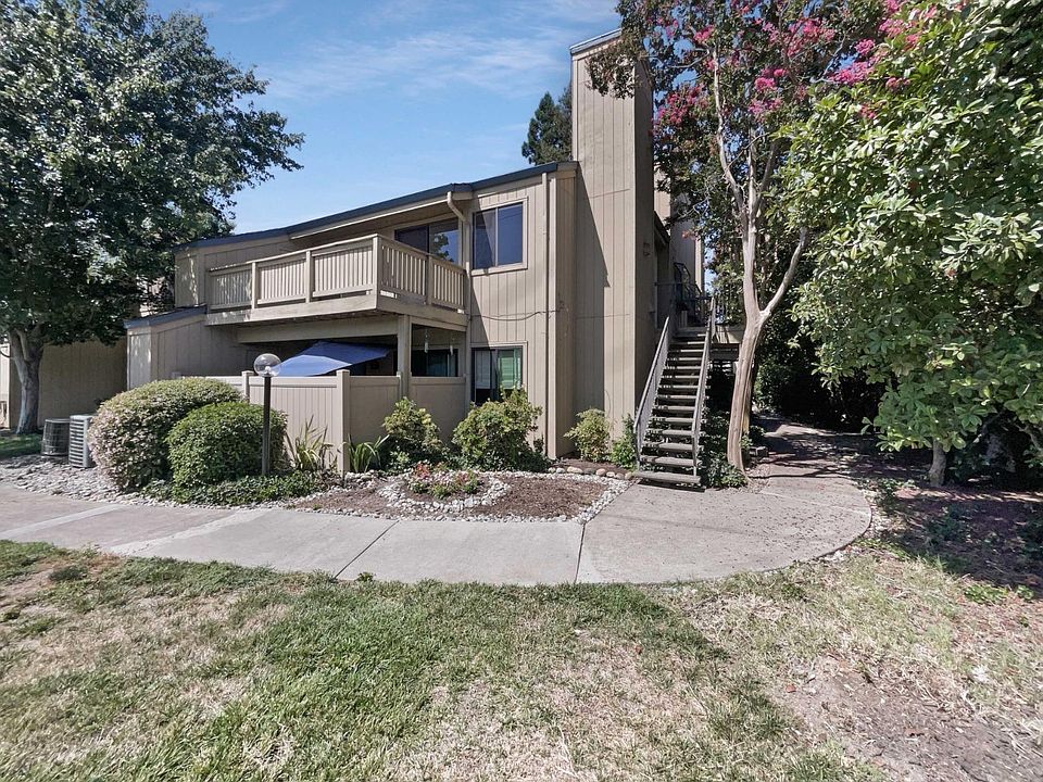 1st image of 2280 NE Hurley Way #84